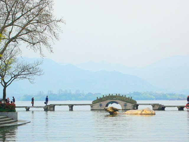 杭州西湖断桥美景，最新画卷映入眼帘